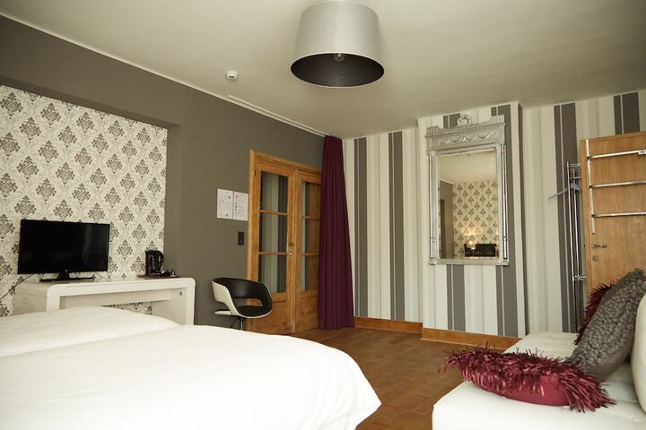 Room 3 of 41
