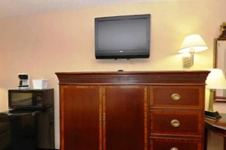 Room 15 of 37