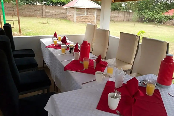 Dining 16 of 17