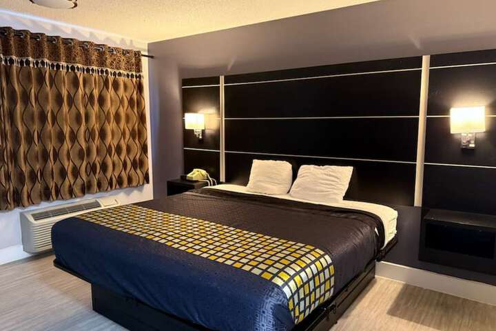 Room 20 of 38