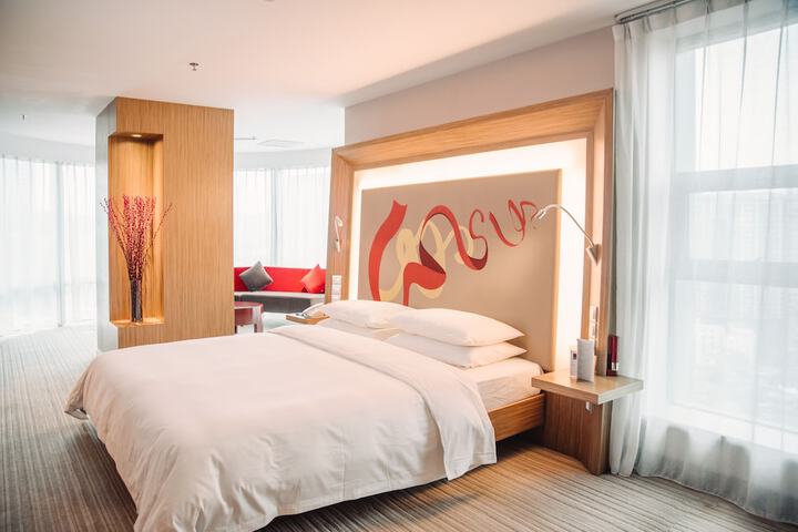 Room 28 of 178