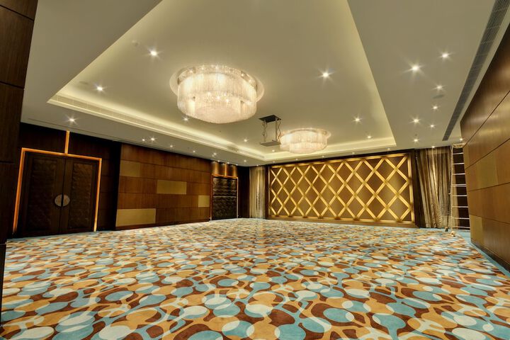 Ballroom/Hall 48 of 52
