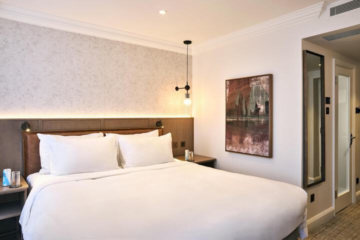 Room 33 of 109