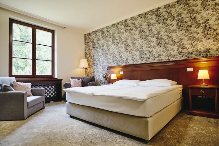 Room 2 of 90