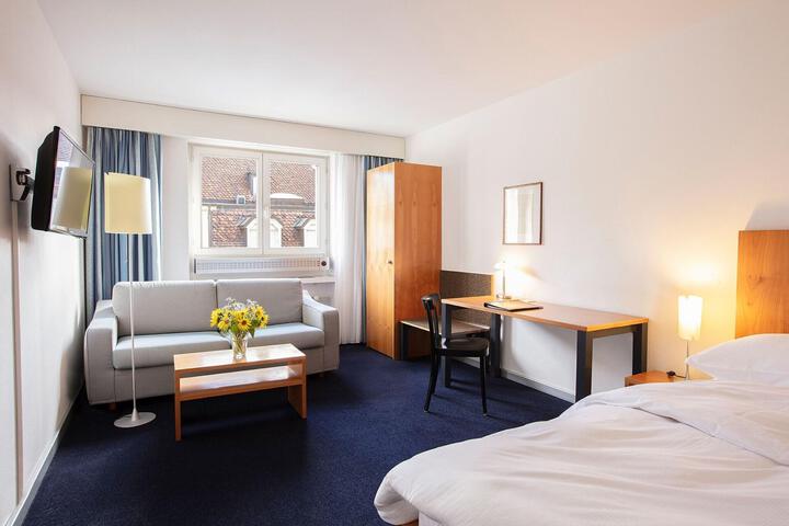 Room 32 of 72