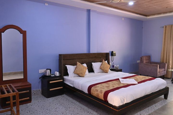 Room 5 of 16