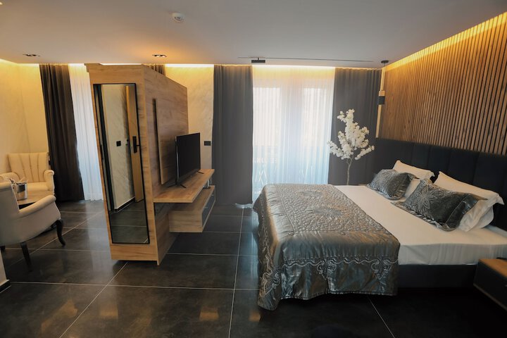 Room 6 of 42