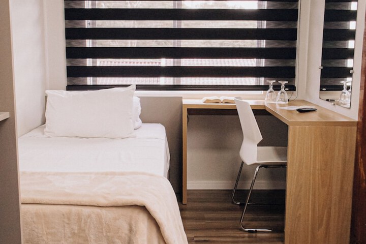 Room 2 of 44