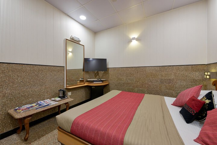 Room 9 of 68
