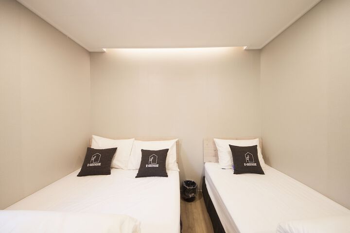 Room 17 of 44