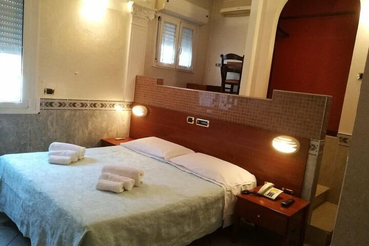 Room 5 of 7