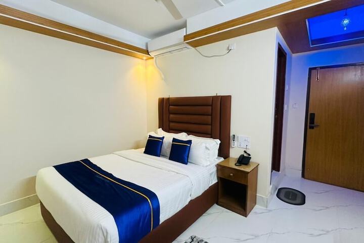 Room 3 of 21