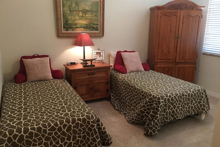 Room 2 of 36