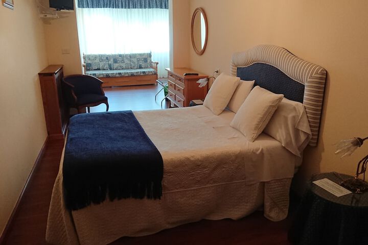 Room 8 of 33