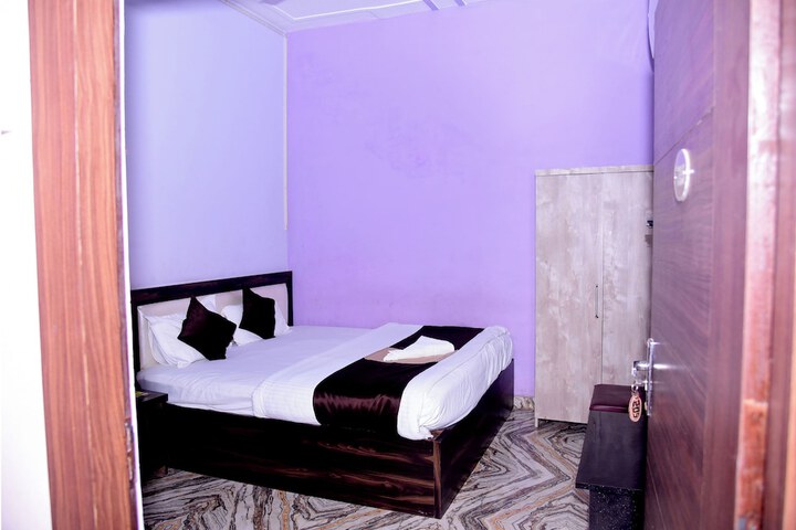 Room 8 of 34
