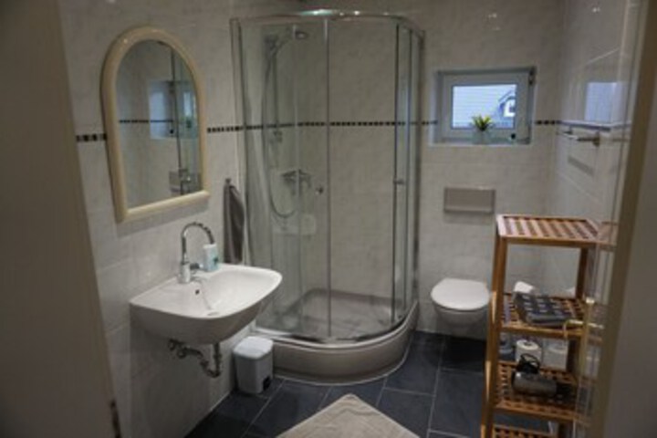 Room 15 of 121