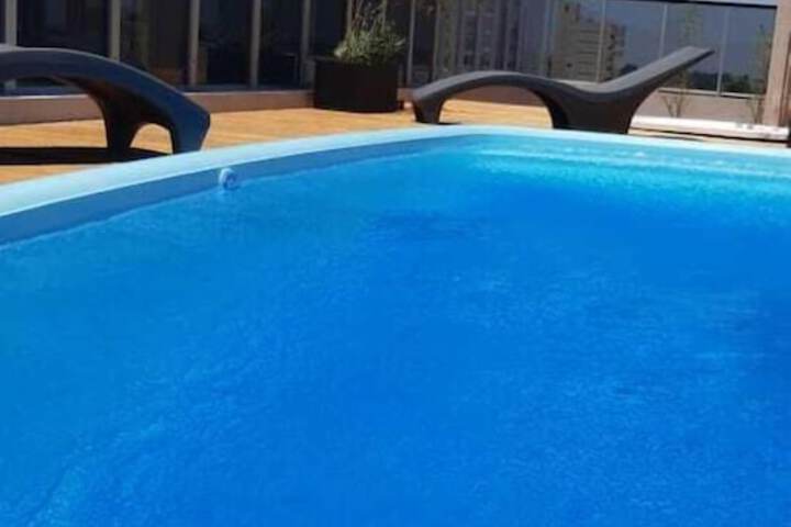 Pool 21 of 28