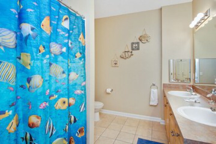 Room 4 of 25