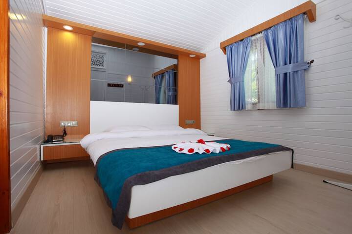 Room 4 of 33