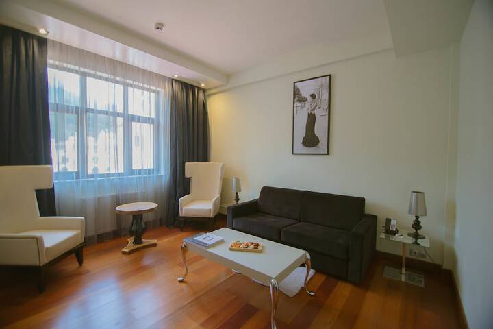 Room 53 of 186