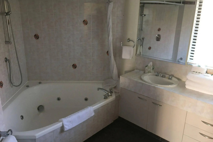 Photo 10
