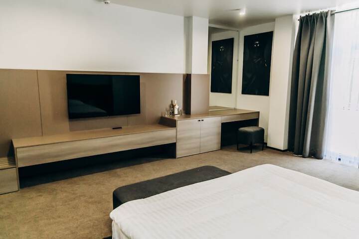 Room 18 of 32