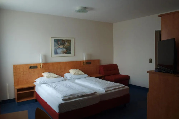 Room 5 of 24