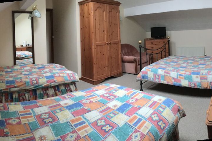 Room 11 of 32