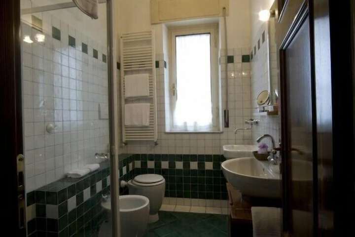 Room 17 of 27