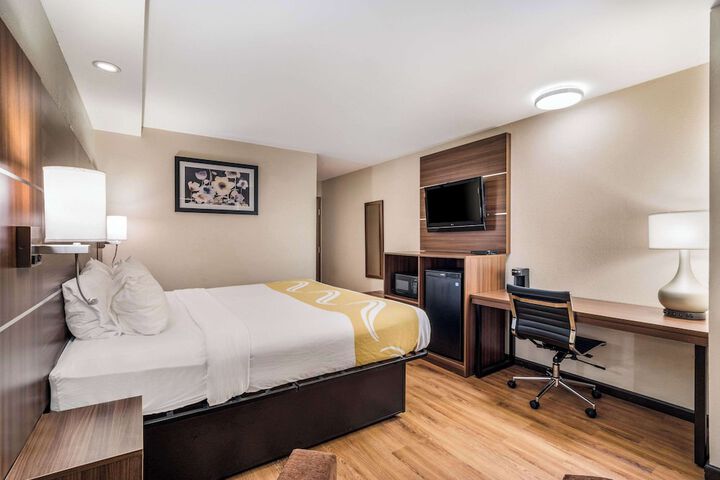1 King Bed (1 of 12)