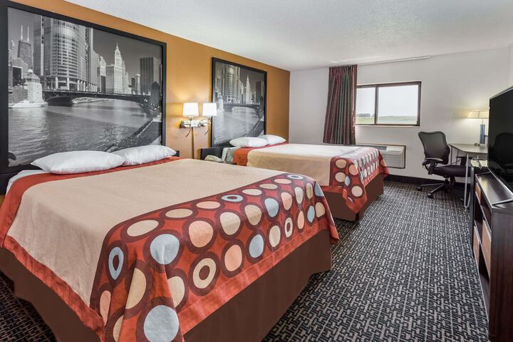 2 Queen Beds (5 of 8)
