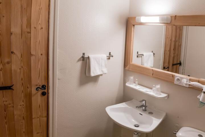 Room 17 of 38
