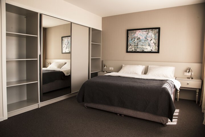 Room 17 of 42