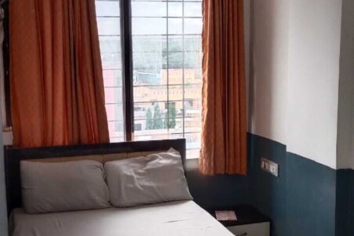 Room 14 of 37