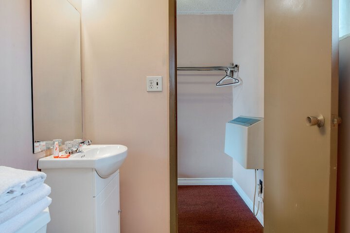 Room 4 of 19