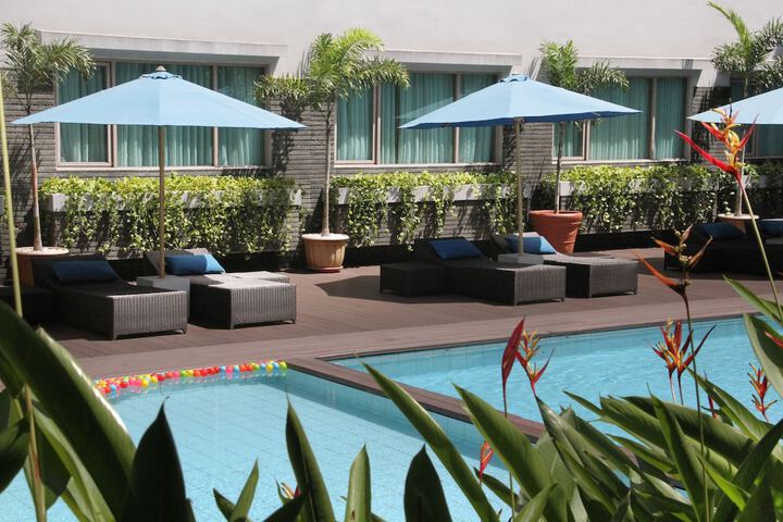 Hotel with Pool