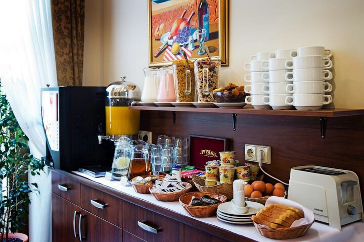 Breakfast/Coffee Service 44 of 64