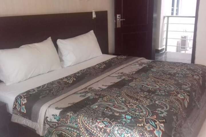 Room 3 of 10
