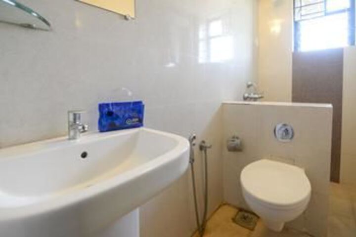Room 3 of 20