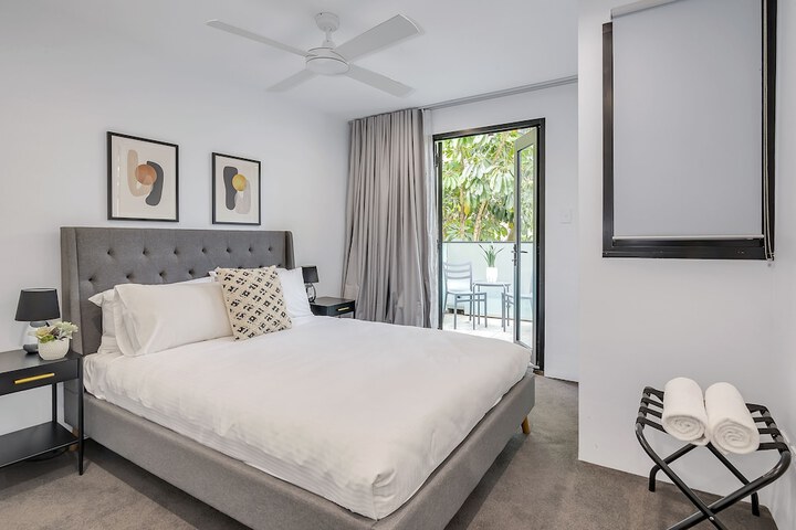 Room 4 of 37