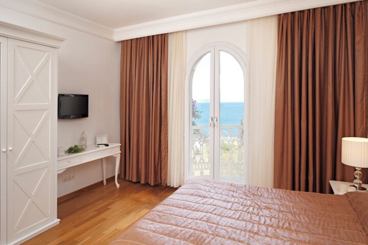 Room 45 of 273