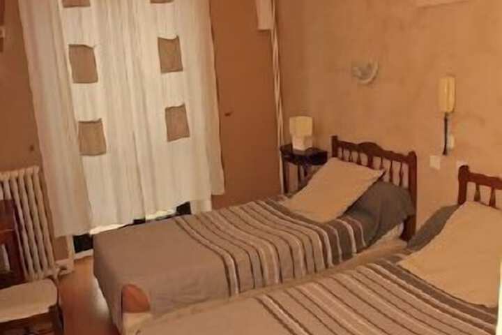 Room 9 of 34