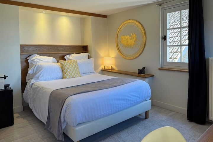 Room 34 of 110