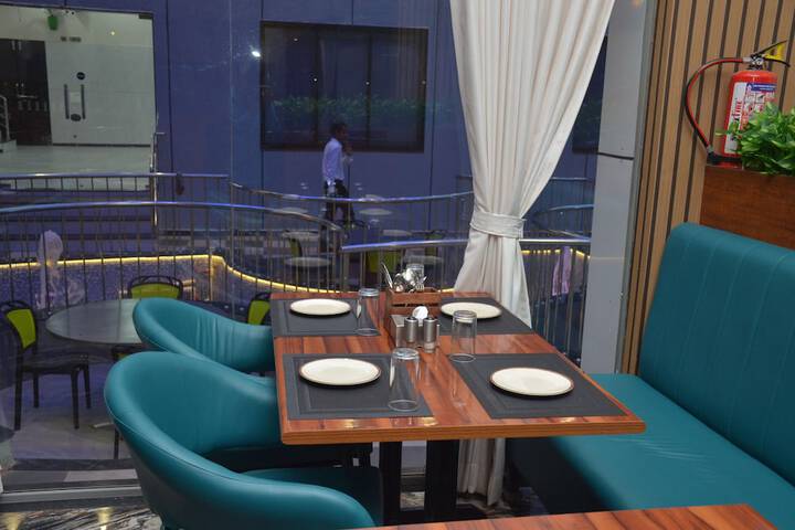 Dining 24 of 39