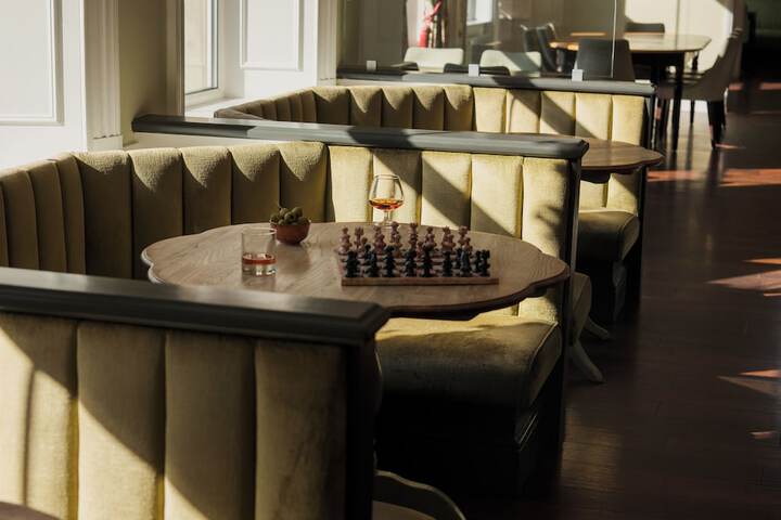 Lounge 94 of 101