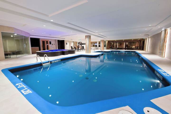 Hotel Pool