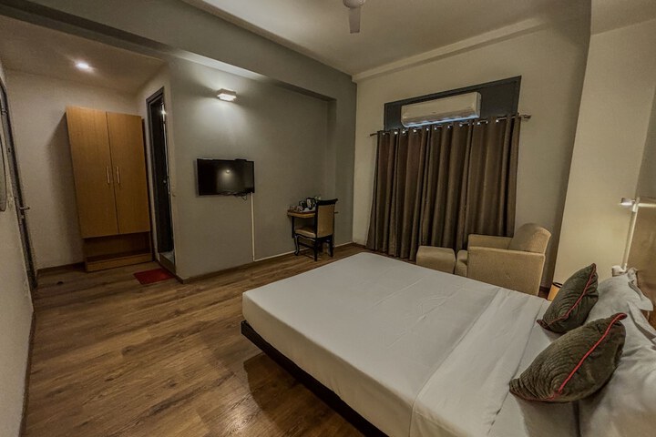 Room 17 of 48