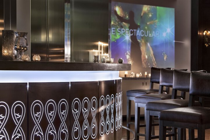 Lounge 60 of 103