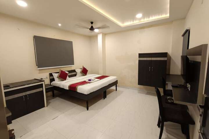 Room 15 of 26