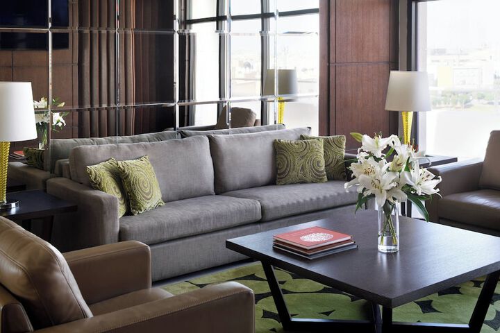 Lounge 80 of 103